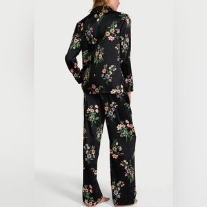 VICTORIA'S SECRET
Signature Satin Long Pajama Set